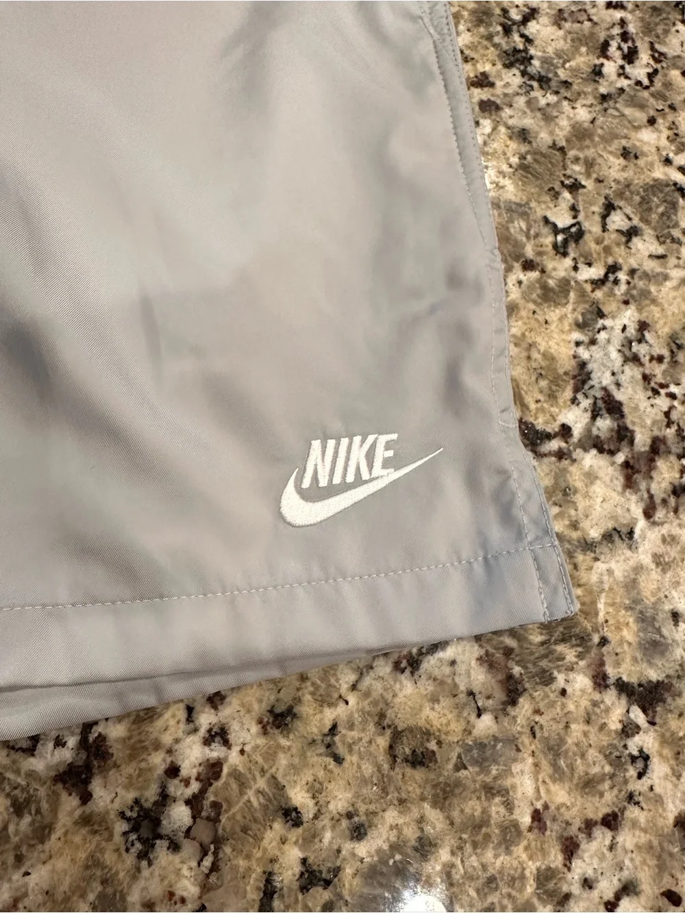 Nike Men's Woven Flow Shorts, size large. NEW